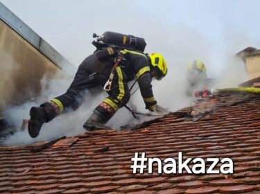 Slika od Nakon što su ih izvrijeđali, vatrogasci na društvenim mrežama pokrenuli trend. Fotografijama pokazuju što rade