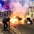 Slika od Neredi na prosvjedima u Engleskoj. Prosvjednici zapalili policijsku postaju…