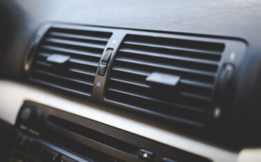 Slika od Neugodni mirisi i vlaga: Kako možete sami očistiti klima-uređaj automobila za svega 6 eura