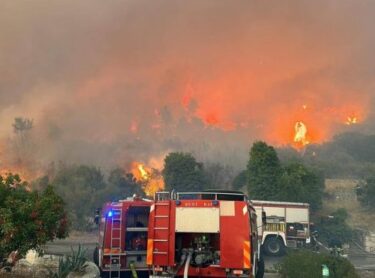 Slika od Ni kiša nije ugasila požare u Tučepima i kod Trogira