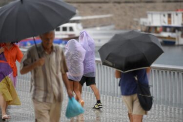 Slika od Olujni crni oblaci nad dijelovima Hrvatske, građani šalju fotografije, grmljavinska fronta se kreće