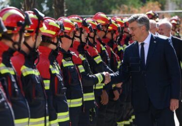 Slika od Plenković: Zahvala svim vatrogascima na požrtvovnosti