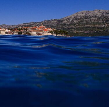 Slika od Pogledajte kako izgleda Korčula slikana iz mora