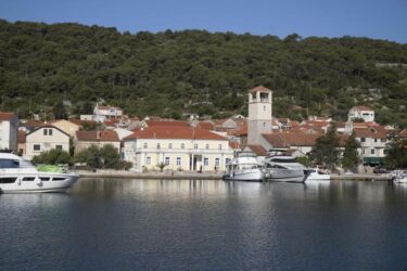 Slika od “Preklinjem Jadroliniju, uvedite sutra dodatnu trajektnu liniju za otok Iž! Ovo što se događa je sramotra, ostat ćemo zatočeni na otoku”