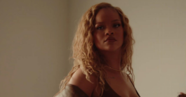 Slika od Rihanna u novoj kampanji pokazala figuru. Fanovi oduševljeni: “Prezgodna si”