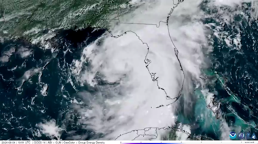 Slika od Satelitske slike pokazuju tropsku oluju Debby kako se pretvara u uragan iznad Floride