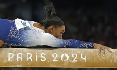 Slika od Simone Biles ‘počastila’ Talijanke; Kinez Jingyuan uzeo zlato na ručama