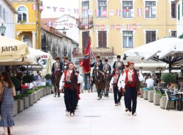 Slika od Sinj je danas centar Hrvatske: U nadmetanju 17 alkara kopljanika