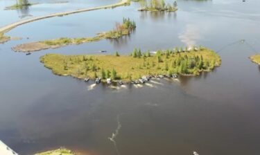 Slika od Stanovnici jednog mjesta u Wisconsinu svake godine imaju zanimljiv zadatak: pomaknuti – otok! Pogledajte video