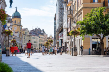 Slika od ŠTO JE BOLJE Nenamjenski kredit ili ‘peglanje’ kartice? Stručnjakinja: ‘Jedno od to dvoje je zlo!’