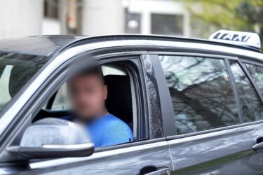 Slika od Taksist zatvorio mladog Norvežanina u autu: Šokirao ga onim što je tražio od njega