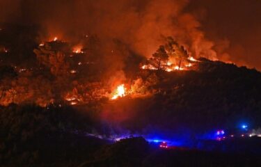 Slika od Treći dan borbe s vatrom u Tučepima i Vrsinama