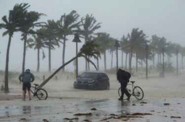 Slika od U SAD-u oluja prerasla u opasan uragan Debby