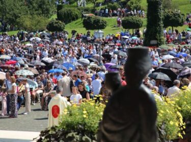 Slika od Vjernici hodočaste u marijanska svetišta: HAK poziva vozače na oprez