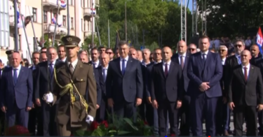 Slika od Zoran Milanović, Gordan Jandroković i Andrej Plenković položili vijence