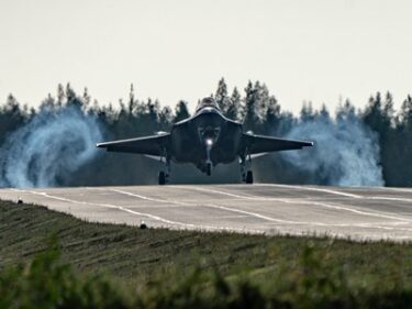 Slika od Američki lovci F-35 prvi put sletjeli na autocestu na europskom tlu