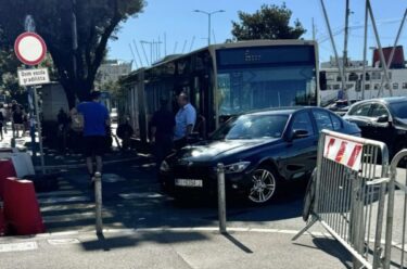 Slika od BMW I AUTOBUS Zbog prometne nesreće u Ulici Riva usporen promet kroz centar Rijeke