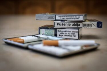 Slika od EU namjerava zabraniti pušenje cigareta i vape čak i na otvorenom