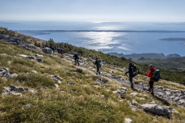 Slika od Highlander Velebit: najstariji sudionik ima 71, a najmlađi 12 godina. Stigli planinari iz SAD-a te predstavnici američkih outdoor brendova