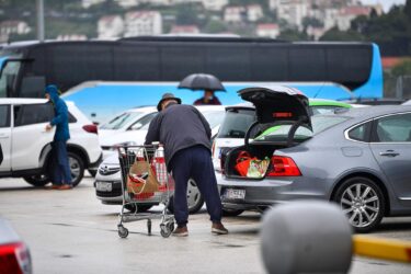 Slika od I Šibenčani u trgovinama rado posegnu za vrećicama za voće i povrće i u njima opreme spizu. Sada će to morati plaćati