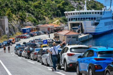 Slika od Iz Agencije za obalni pomorski promet pozivaju ih da što prije provjere otočke iskaznice, a evo koja je najskuplje subvencionirana trajektna linija na obali