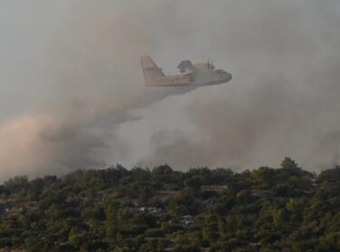 Slika od Kod Makarske izbio požar, na terenu pripadnici pet vatrogasnih postrojbi