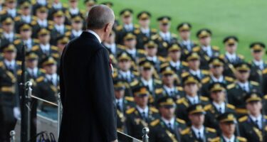 Slika od Mladi turski vojnici prisegom naljutili Erdogana. Obećao je da će pročistiti vojsku