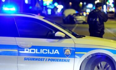 Slika od Muškarac u Tovarniku zapalio dvije kuće, pa ranio policajca nožem