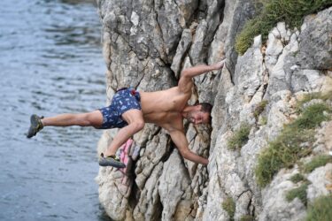 Slika od Na stijenama zadarske Punte Bajlo održano jedinstveno sportsko natjecanje „Deep Water Solo“