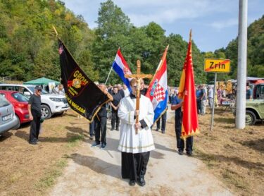 Slika od Obilježena 81. obljetnica stradanja Zrina: U rujnu 1943. partizani i četnici pobili trećinu Hrvata