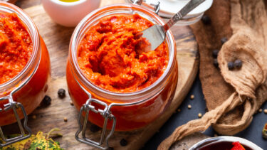 Slika od Paprike i patlidžane na sunce! Imamo recept za domaći ajvar po bakinom receptu