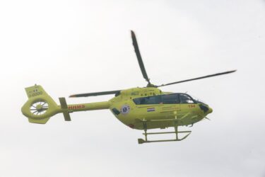 Slika od Planinar se otrovao na Velebitu: helikopter ga, unatoč teškim uvjetima za let, prevezao u riječku bolnicu