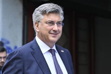 Slika od Plenković koristio policijski gliser da bi obilazio rodbinu na Hvaru i Braču? ‘Neprimjereno se služi državnim resursima‘