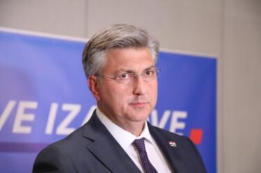 Slika od Plenković pitao: Čime da idem na otok? Da plivam? Supetarska gradonačelnica mu odgovorila…