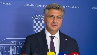 Slika od Plenković tepao novinarima: ‘Slatki ste, radoznali ste…’