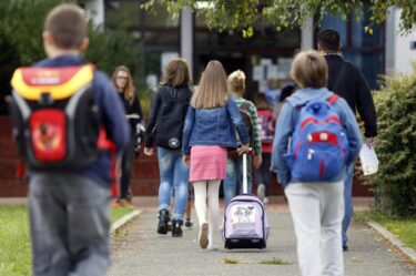 Slika od Počela je nastava za 451 000 učenika osnovnih i srednjih škola. Ove školske godine očekuju ih neke promjene