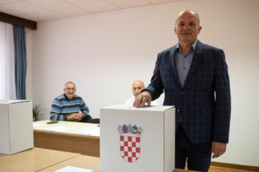 Slika od Počeli izbori za novo vodstvo SDP-a: Na biralište stigao glavni favorit