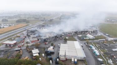 Slika od Pogledajte trenutak eksplozije u osječkom požaru: ‘Odbacila je dvojicu vatrogasaca, ali oni su nastavili gasiti‘