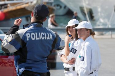 Slika od Policija će pojačano nadzirati promet u blizini škola, a kontrolirat će i školske autobuse koji prevoze djecu