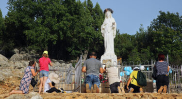 Slika od Prvih sedam dana: Kako je započeo fenomen Međugorja koji je osvojio svijet