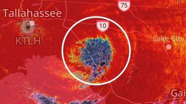 Slika od Radar snimio plavu mrlju u oku uragana koji hara Amerikom: ‘U njoj su zarobljena ova živa bića’