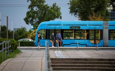 Slika od Roditelji, evo kakvu odjeću trebate pripremiti za male školarce