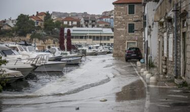 Slika od Stanovnici najstarijeg dijela Šibenika jutros su bili u velikim problemima: Dolac opet pod vodom