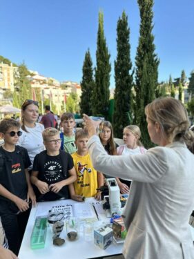 Slika od U Dubrovniku o zvijezdama, morskim ogranizmima, otpadu u moru, klimatskim promjenama…Pogledajte tko je sve istraživao u Studentskom domu