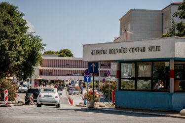 Slika od U splitskoj bolnici gledanje TV-a naplaćuju 3 eura. Kako je u ostalim KBC-ima?