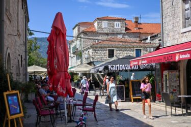 Slika od U Stonu nikad više turista, a nikad manje mušula: Još ih imamo, ali nitko ne zna do kada!