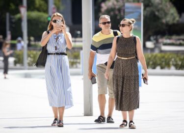 Slika od Ušli smo u klimatološku jesen, ali Šibenčani su se ‘pržili‘ na plus 35! Pogledajte kako ‘uživaju‘ u čarima ljeta