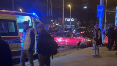 Slika od VIDEO Sudar tri auta u Zagrebu: Dvoje ljudi je ozlijeđeno