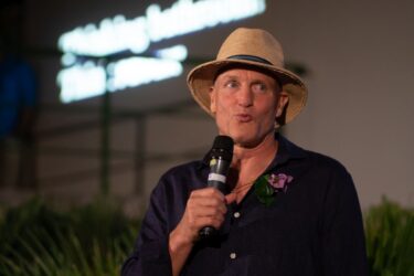 Slika od Woody Harrelson na Visu: Američka vlada tvrdi da nema novca. Ali za rat ga uvijek ima