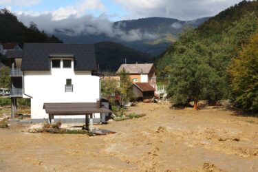 Slika od Broj mrtvih u BiH sve je veći: ‘Zatekli smo kataklizmu, ovakve krize nije bilo od rata’